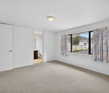 Spacious 4 Bedroom Family Home In Sought After Burwood! - Photo 5