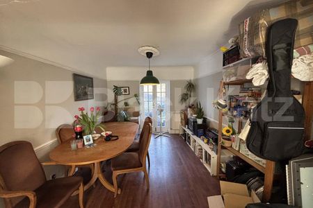 Georgian Townhouse over 3 floors, double reception room & patio garden - Photo 3