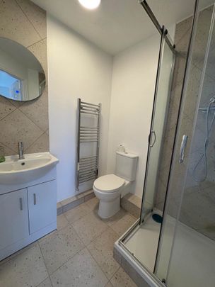 OIRO £1,950 pcm - Available Now - Unfurnished - Photo 1