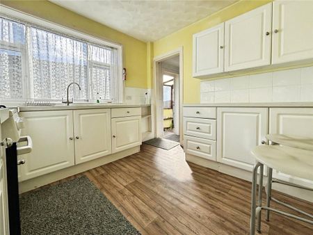 3 bedroom semi-detached house to rent - Photo 5