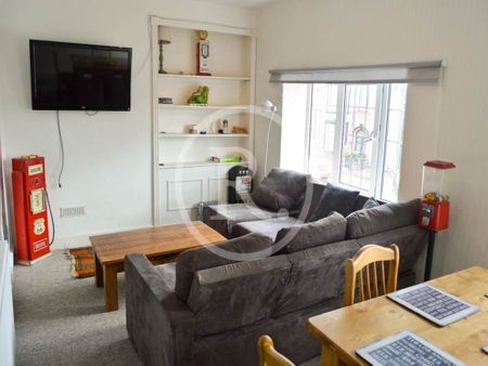 5 Bed - Alexandra Road, Aberystwyth, Ceredigion - Photo 4