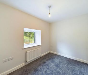 2 bedroom end of terrace house to rent - Photo 5