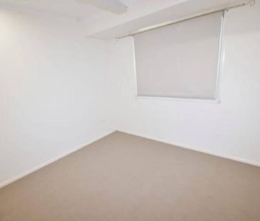 4 BEDROOM FAMILY HOME IN EIMEO - Photo 3