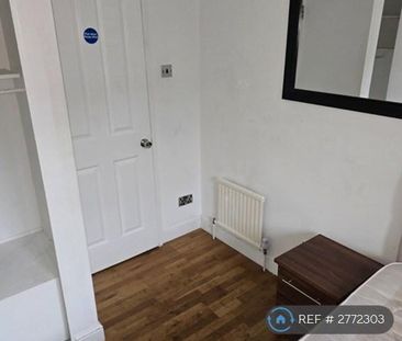 1 bedroom in a house share to rent - Photo 2