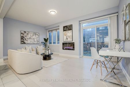 For Lease - 33 Mallery Street, Richmond Hill, Ontario - Photo 4