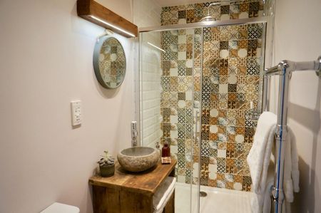 1 bedroom Flat To Let - Photo 5