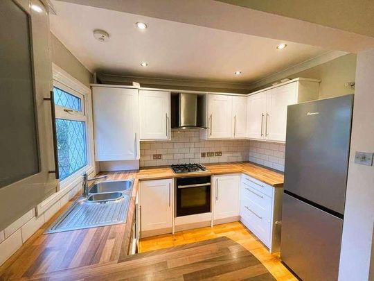 South Drive, Coulsdon, CR5 - Photo 1