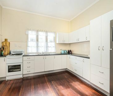 NEAT AND TIDY 2 BEDROOM HOME - Photo 6
