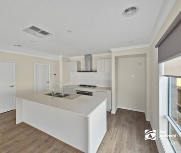 Stylish 4-Bedroom Family Home in Prime Truganina! - Photo 4