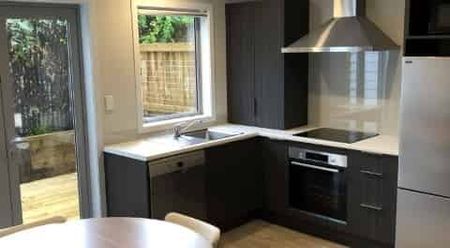 Immaculate, Fully Furnished Studios – Prime Location Near Hospital - Photo 2