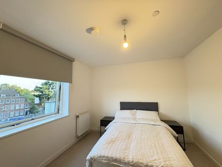 Room in a Shared Flat, Idaline Court, SE15 - Photo 4
