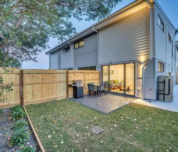 Modern Townhouse Living in the Heart of Corinda - Photo 1