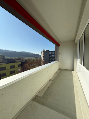 Helle sanierte 4-Zimmerwohnung im 7. Stock / Mietzinsaktion - Photo 1