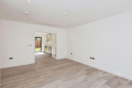 4 bedroom detached house to rent - Photo 2