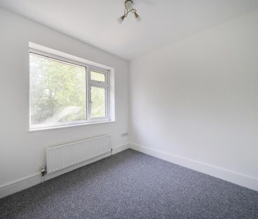 3 bedroom flat to rent - Photo 3