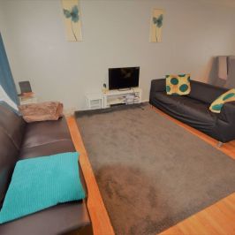 5 bedroom House in Woodbridge Lawn, Leeds - Photo 4