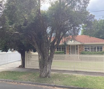 2 Lagnicourt Street, Hampton VIC 3188 - House For Rent | Domain - Photo 3