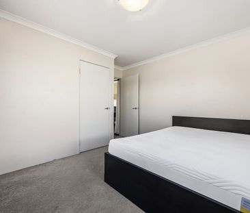 MOVE IN READY - FULLY FURNISHED AND EQUIPPED - Photo 5