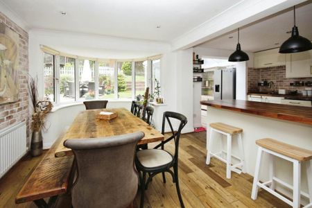 5 bedroom detached house to rent - Photo 3