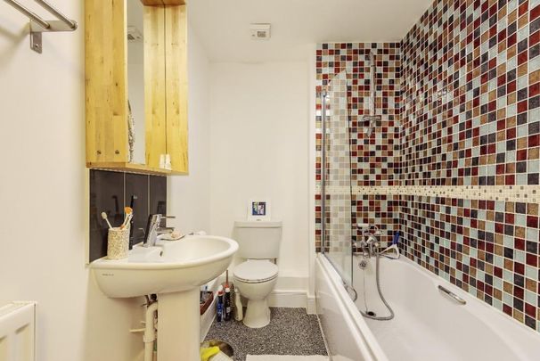 2 bedroom flat to rent - Photo 1