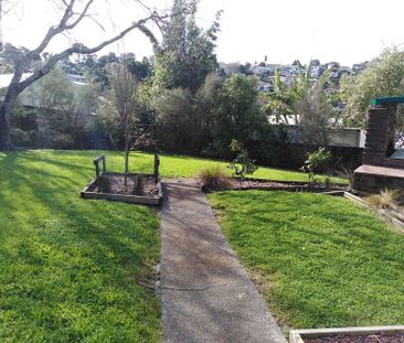 Sunny 3BR Home in Massey, Auckland - Photo 1