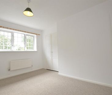 2 bedroom end of terrace house to rent - Photo 3