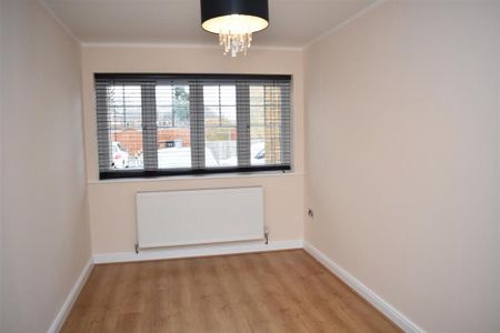 3 bedroom mews to rent - Photo 4