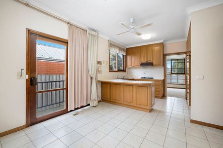 Well-Presented & Spacious 3-Bedroom Villa in the McKinnon School Zone - Photo 2