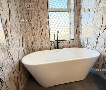 3 bedroom semi-detached house to rent - Photo 4