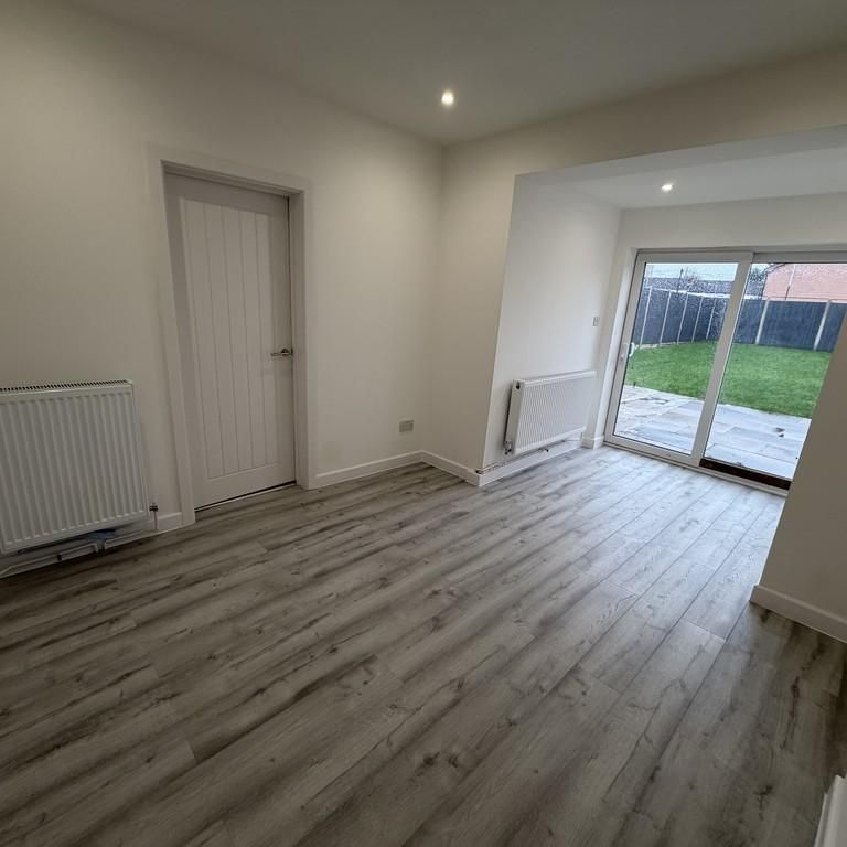 3 bedroom semi-detached house to rent - Photo 1