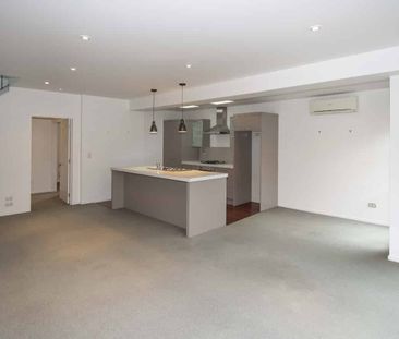 Great Family Home in Northwood - Photo 1