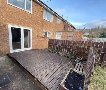 3 bedroom semi-detached house to rent - Photo 3