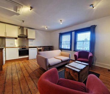 2 bedroom flat to rent - Photo 2