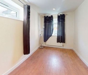 2 Bed Flat, Sydenham Road, CR0 - Photo 1