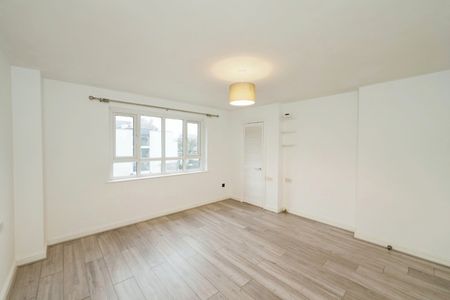 2 Bed Flat, Elton House, BS2 - Photo 4
