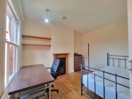 4 bedroom terraced house to rent - Photo 3
