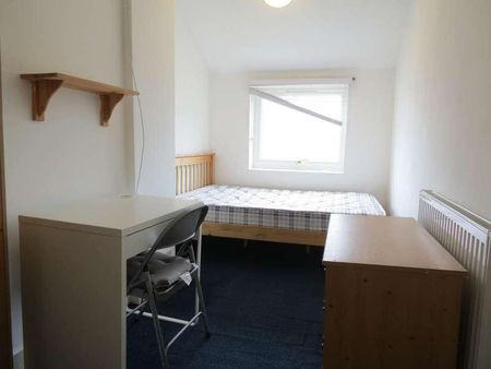Bedroom Semi Detached House In Charminster, BH8 - Photo 4