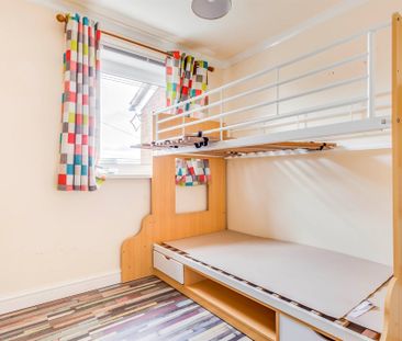 Victoria Grove, Wakefield - Photo 3