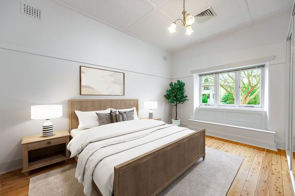 Light & spacious bungalow in the heart of Chatswood - Photo 1
