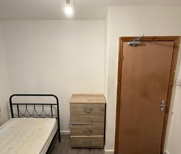 Room in a Shared Flat, Mildura Court, N8 - Photo 4