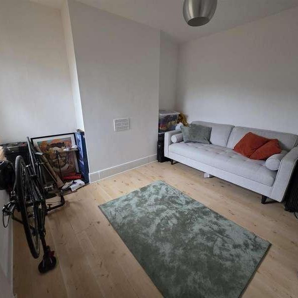 Daisy Road, South Woodford, E18 - Photo 1