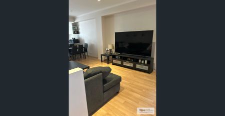 MODERN TOWNHOUSE IN SOUGHT AFTER LOCATION - Photo 3