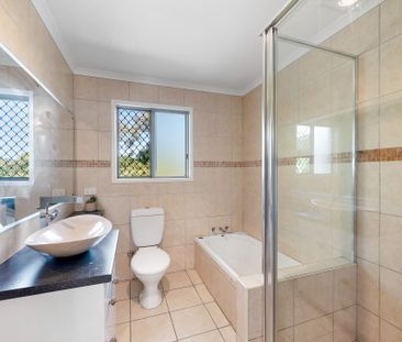 OUTSTANDING LOCATION - MOVE IN READY HOME READY TO CALL HOME! - Photo 4