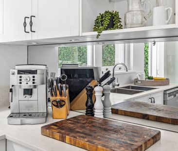 Charming Fully Furnished home in Prime Edgecliff/Paddington Locatio... - Photo 6