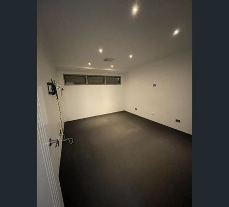 5 Redheart Way, Seville Grove, WA 6112 - Photo 1