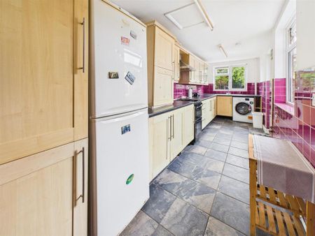 3 bedroom end of terrace house to rent - Photo 3