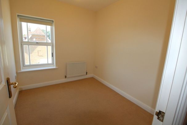 Updown Hill, Haywards Heath, RH16 - Photo 1