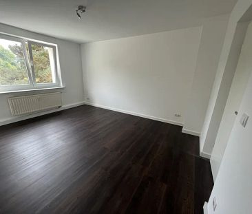 Schön geschnittene 1-Raum-Wohnung mit Stellplatz auf Wunsch mit Einbauküche in Littdorf in der Nähe von Roßwein zu vermieten - Photo 1