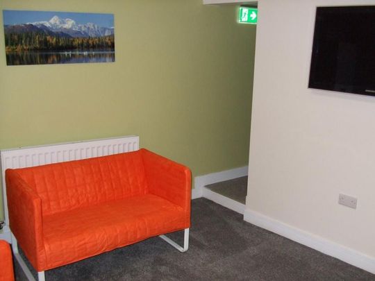 1 bedroom in a house share to rent - Photo 1