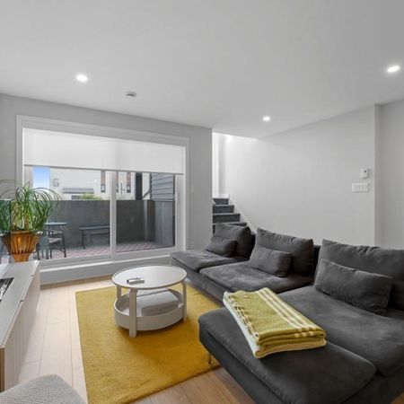 Condo moderne avec 2 chambres fermées et un bureau - Photo 3